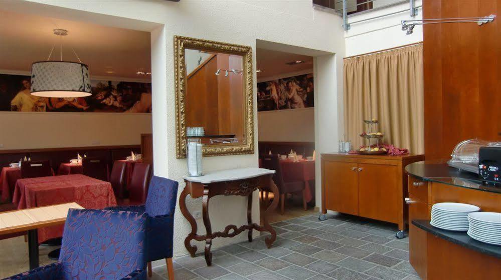 Hotel Traube Брессаноне Экстерьер фото